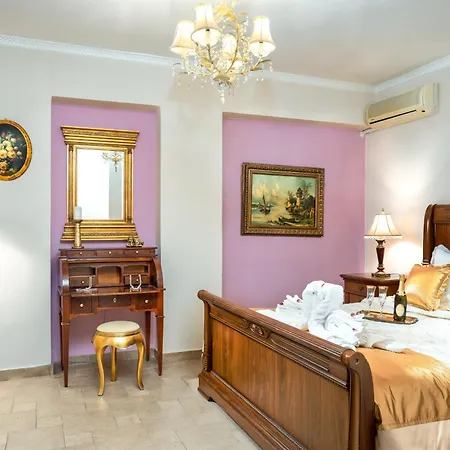 Venetian Hill House By 