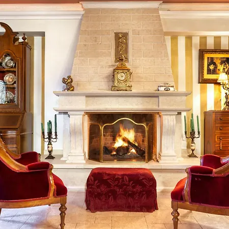 Venetian Hill House By 