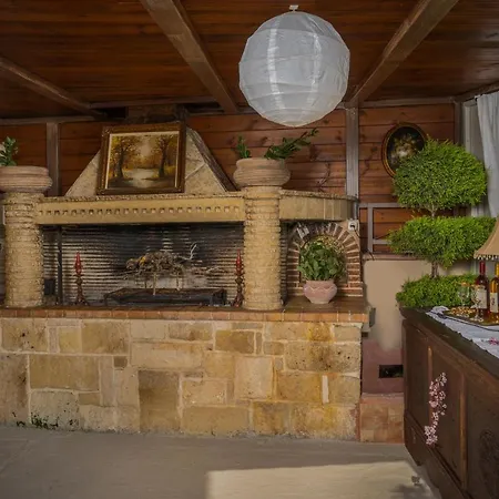 Venetian Hill House By 