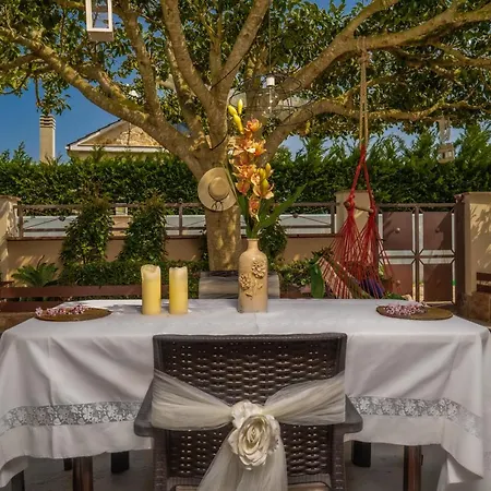 Venetian Hill House By 