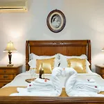 別荘 Venetian Hill House By 