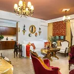 別荘 Venetian Hill House By 