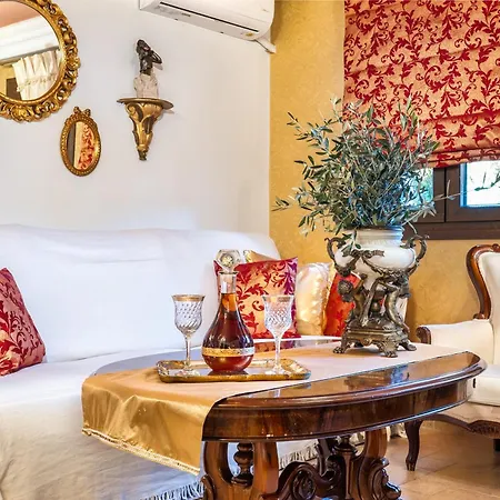 Venetian Hill House By 