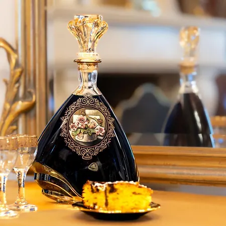 Venetian Hill House By 