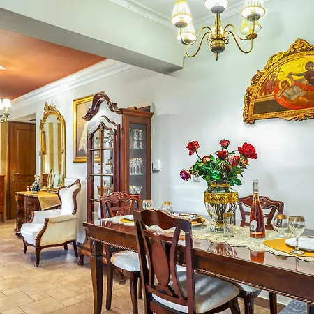 בית נופש Venetian Hill House By 